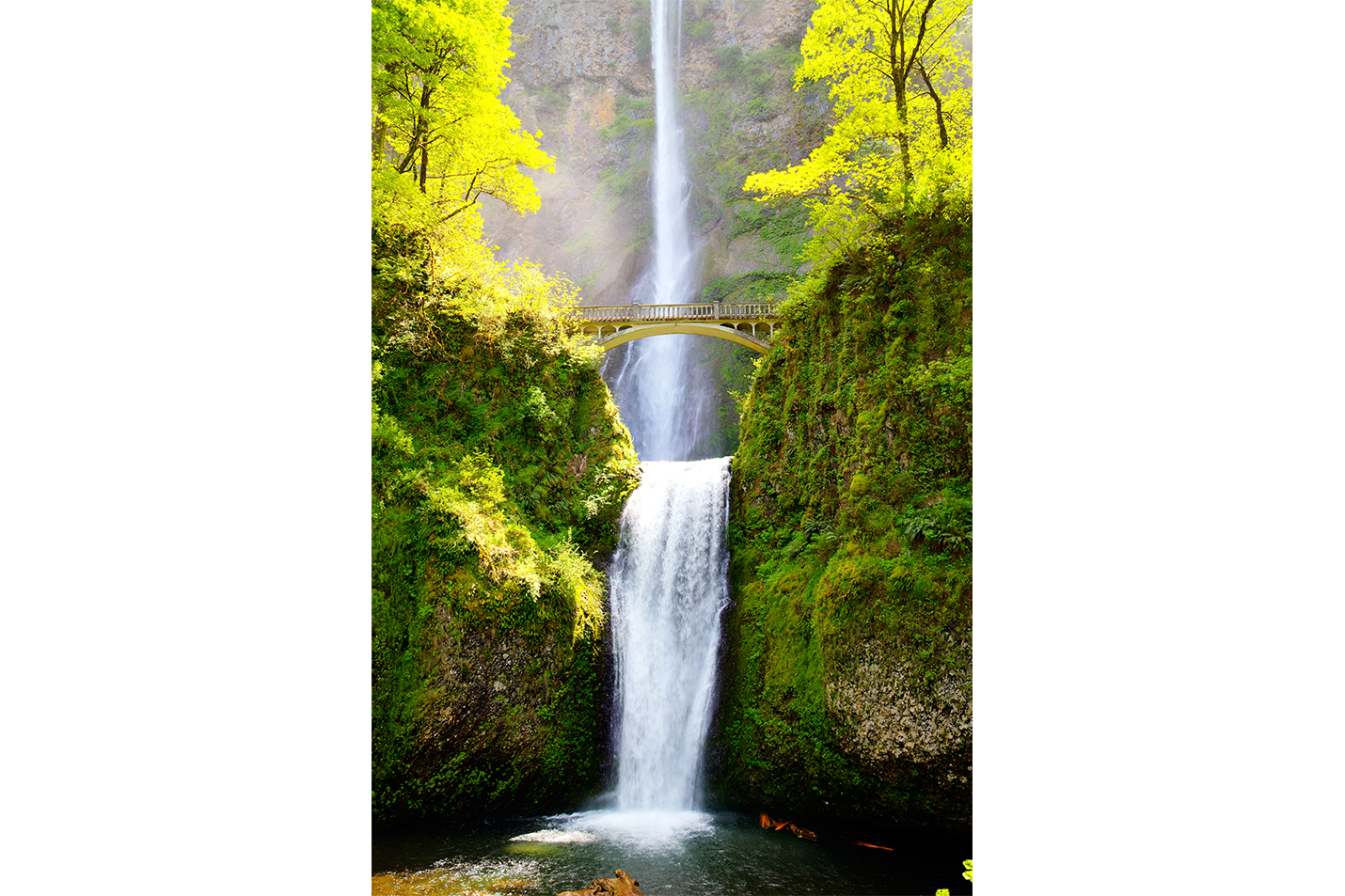 the famous multnomah falls, a tall two-tiered waterfall with a bridge, art, kanvas tablo