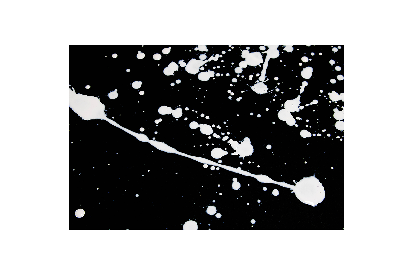 a minimalist abstract artwork with dynamic white paint splatters on a black background, abstract, art, kanvas tablo